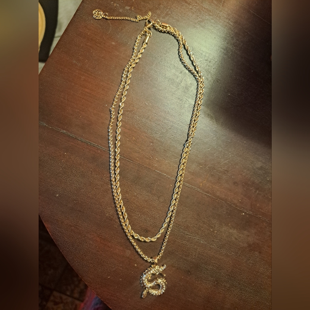 Fashion Nova Gold Double chain dragon necklace